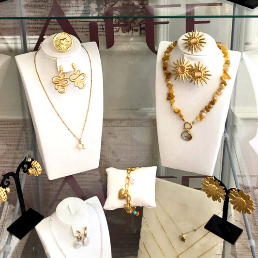 Collier ASTRAL, boucles d'oreilles SOLARIA, bague SOLARIA, boucles d'oreilles SERPENT et collier SERPENT, collection ROMAINE par AIFEE Jewelry. www.aifee-jewelry.com