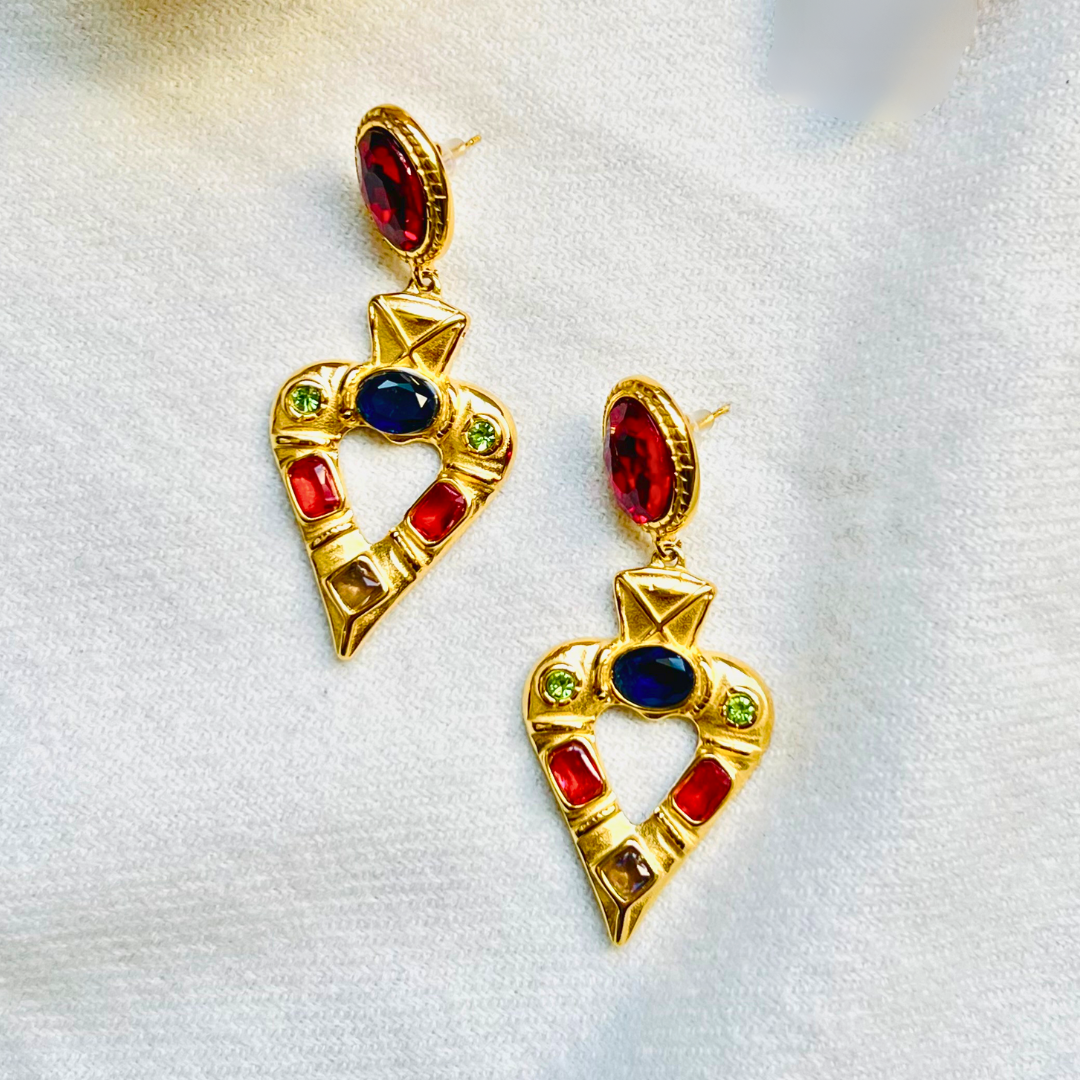 Boucles d'oreilles EMPIRE, collection ROMAINE par AIFEE Jewelry. Bijoux en acier inoxydable trempé or jaune et sertis de beaux zircons naturel de couleur noire, verte, et rouge. www.aifee-jewelry.com