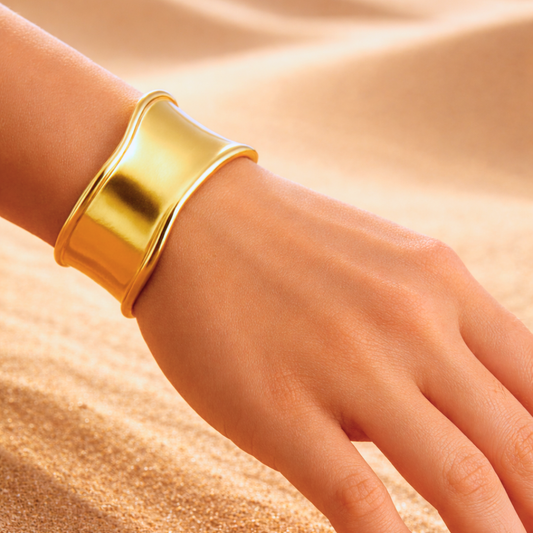 Bracelet Manchette HERA - Bijou sculptural et minimaliste doré à l'or