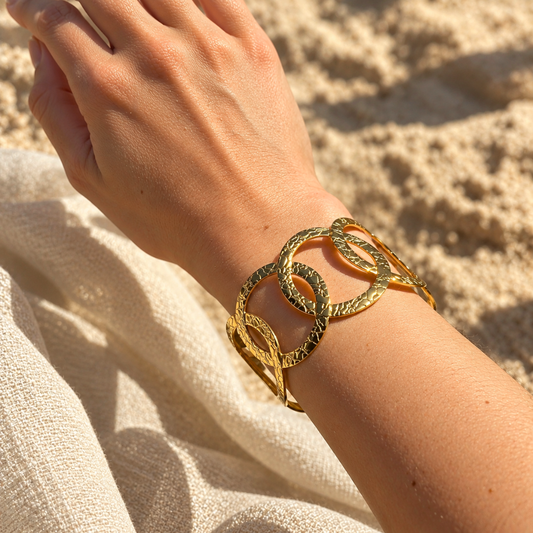Bracelet Manchette VOLUPTE - Sophistiqué et lumineux avec finition or