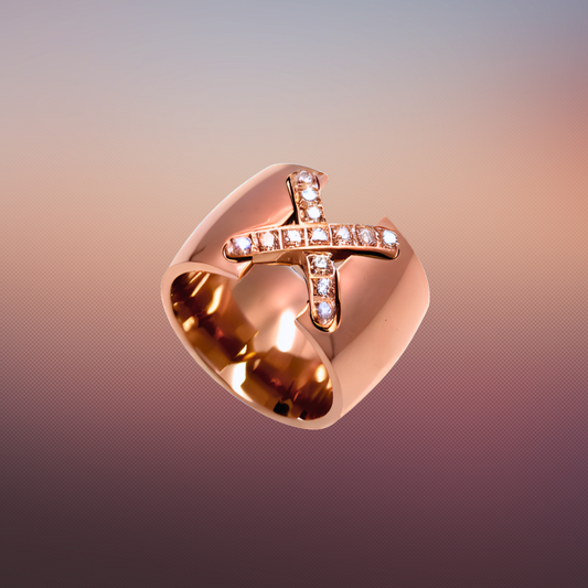 Somptueuse bague ATHENA or rose, collection ROMAINE par AIFEE Jewelry. Bijou conçu en titane inoxydable plaqué or rose et serti de beaux zircons blancs. Bague ATHENA or rose, disponible en vente en ligne sur le site AIFEE Jewelry.