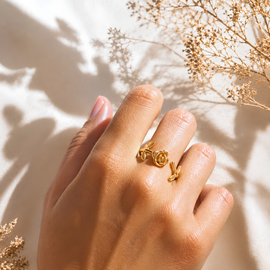 Bague ROSE - Bijou floral en acier inoxydable plaqué or