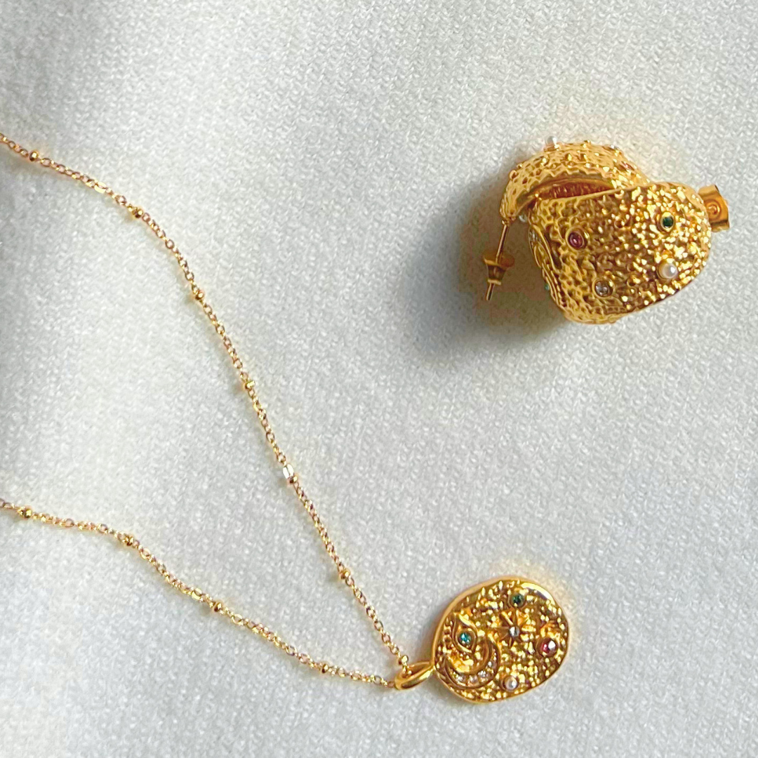 Collier ANTIQUE - Bijou doré à l'or et serti de zircons naturels